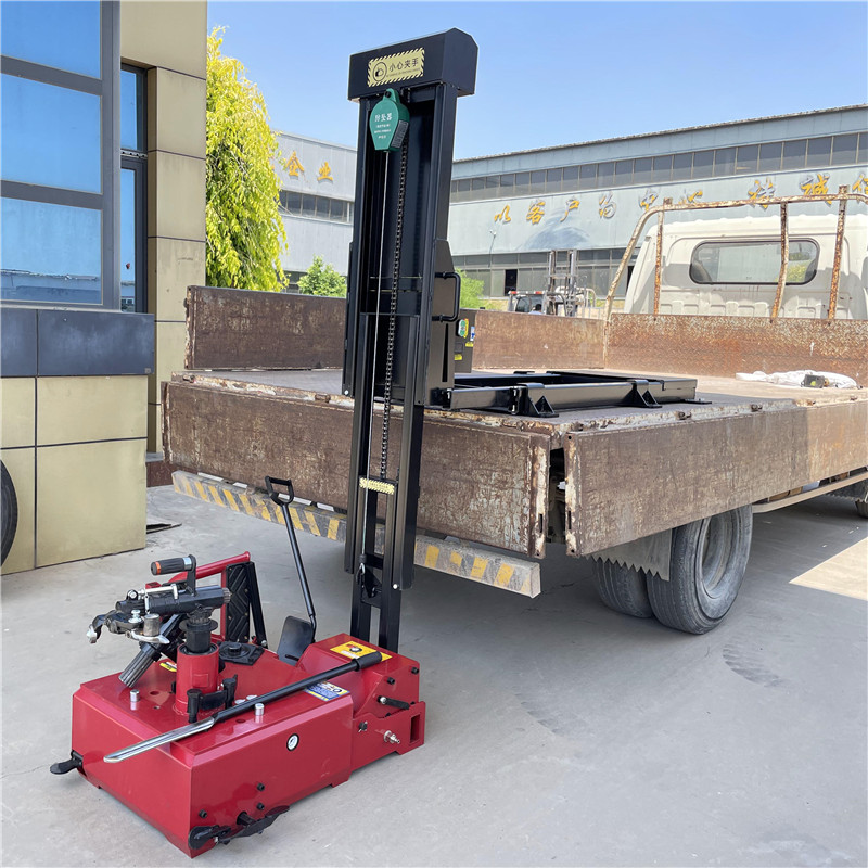為什么車載拆胎機(jī)在拆卸輪胎前要先壓開(kāi)胎口 ?