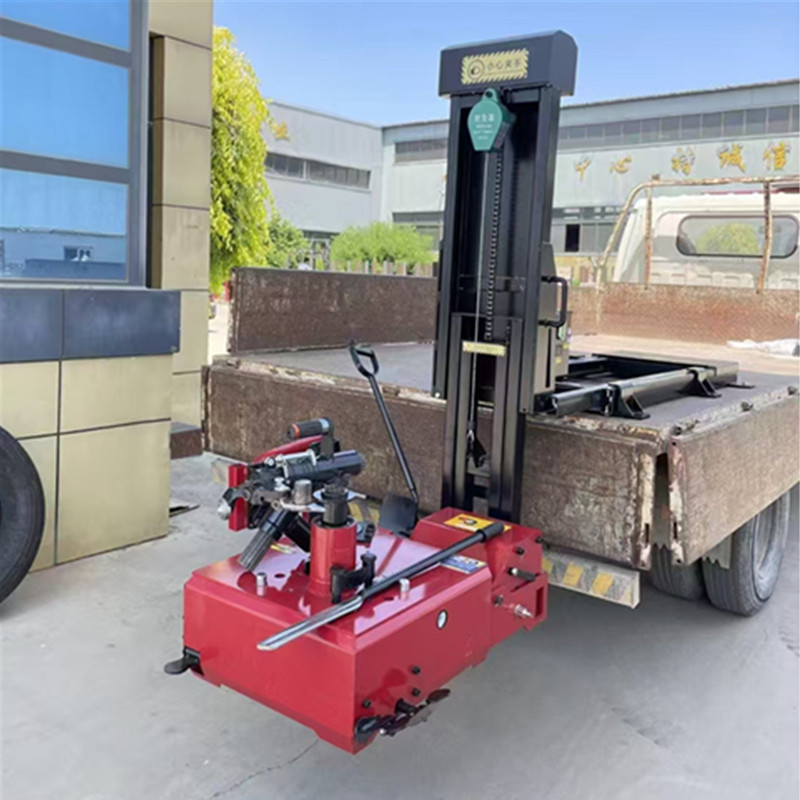 車載輪胎拆裝機(jī)是現(xiàn)代汽修的高效助手